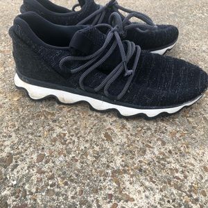 Women black sorel kinetic lace shoes size 9.5